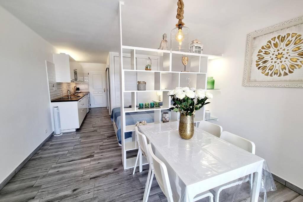 קוסטה טגוויסה Apartamento Lina 25 Playa Roca מראה חיצוני תמונה